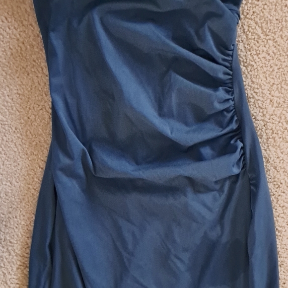 MEDIUM.    SOFTLY ZERO CROSSOVER LACEUP BACK COOL TOUCH DRESS - Picture 7 of 10